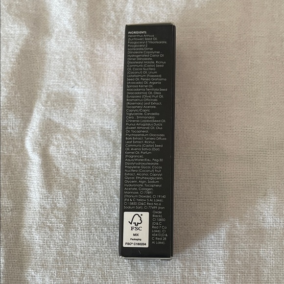 Rodial Lip Oil with Natural Oils - Picture 2 of 4